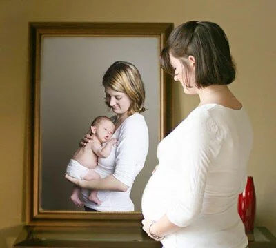 беременная у зеркала беременная у зеркала