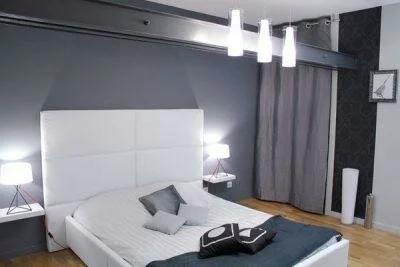 потолочные и прикроватные светильники в спальне
