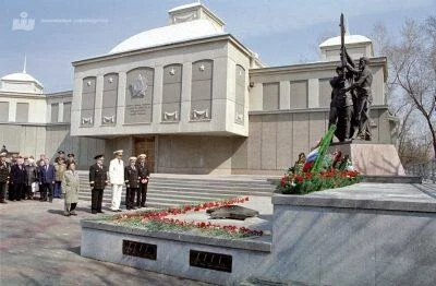 вечный огонь у Мемориала Великой Отечественной войны