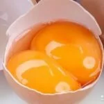 два желтка в яйце фото