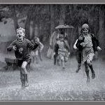 дети под дождем